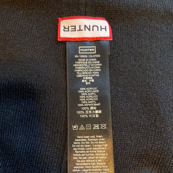 NWT Hunter Unisex Logo Roll Up Beanie Toque Winter Hat Black Red White OS Unisex - Picture 4 of 5